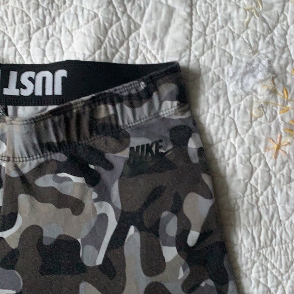 Nike Camo leggings size small - Picture 3 of 5